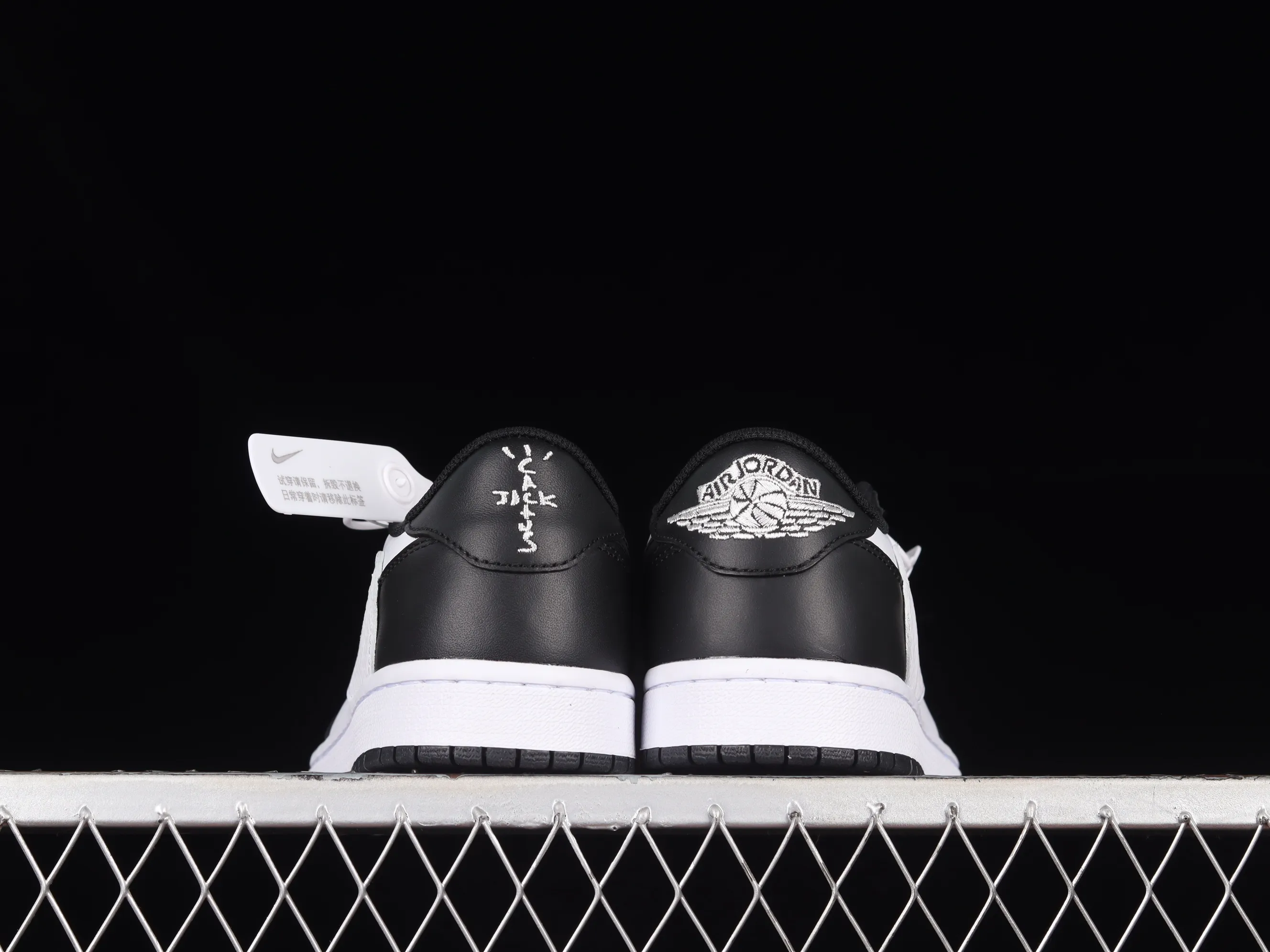 All Categories Air Jordan Jordan series basketball shoes Air Jordan 1 Low Travis Scott x Air Jordan 1 Low OG AJ1 Joe 1 black and white overhead low-top basketball shoes DM7866-007
